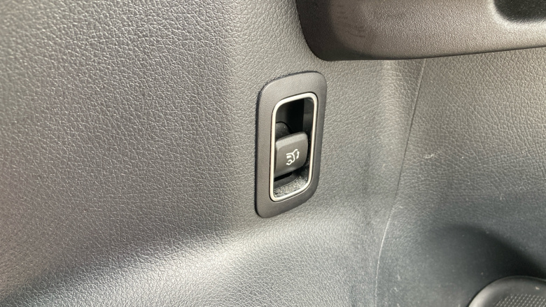 Mercedes-Benz GLB 200 AMG Line Premium 5dr 7G-Tronic Petrol Estate